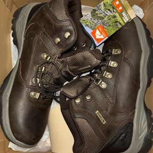 NWT OZARK MENS WATERPROOF HIKING BOOTS